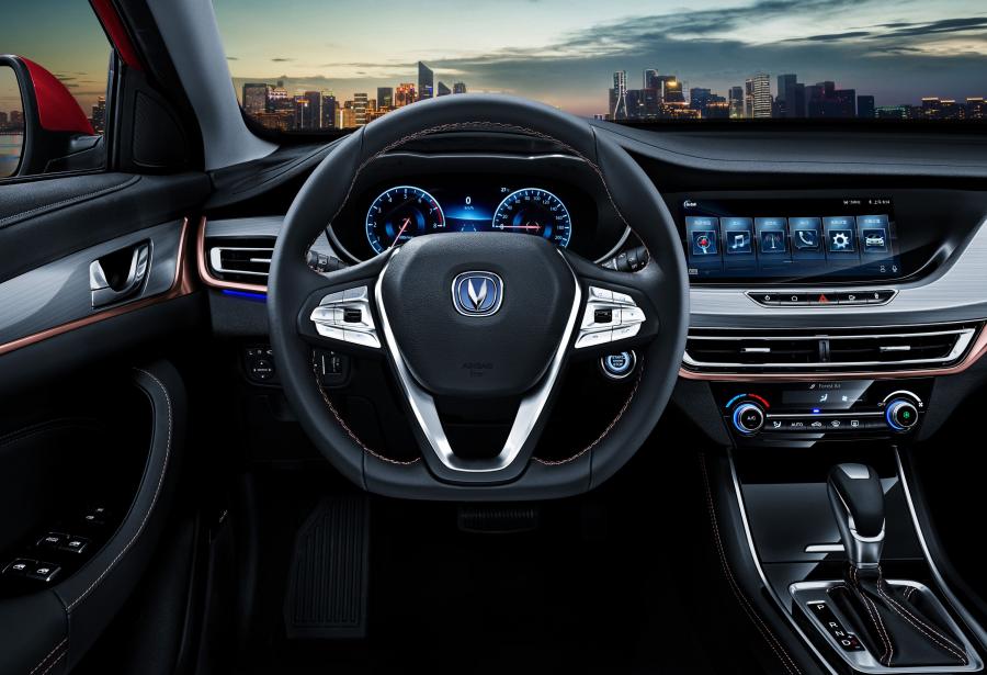 Торпедо ChangAn Eado XT 2018 года  (фото 16 из 19)